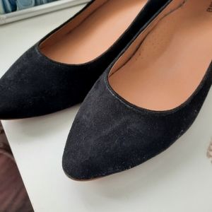 Black suede kitten Heels